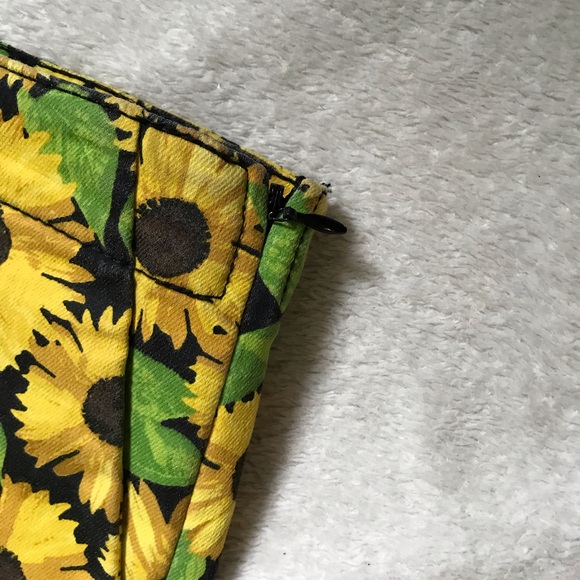 Sunflower booty shorts - Picture 2 of 3